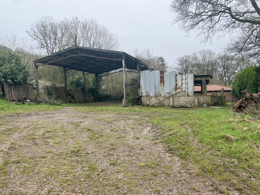 Lot: 143 - LAND AND BARNS WITH PRIOR PLANNING APPROVAL GRANTED - General view of barns
